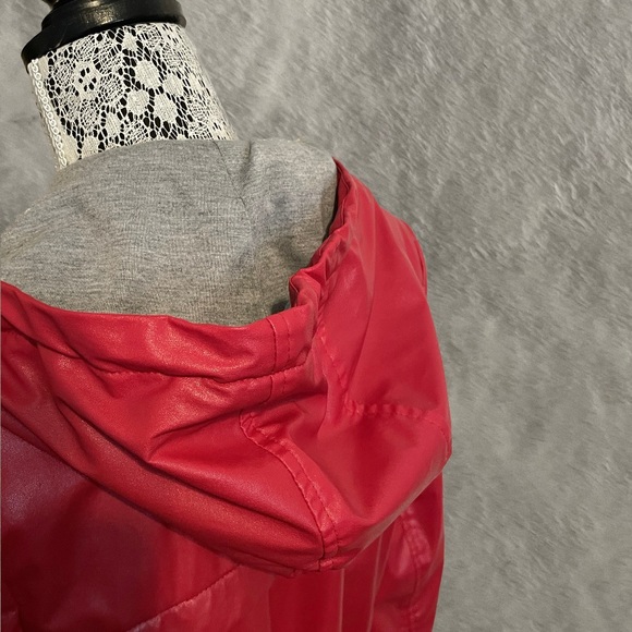 Jessica Red Raincoat - Picture 4 of 11